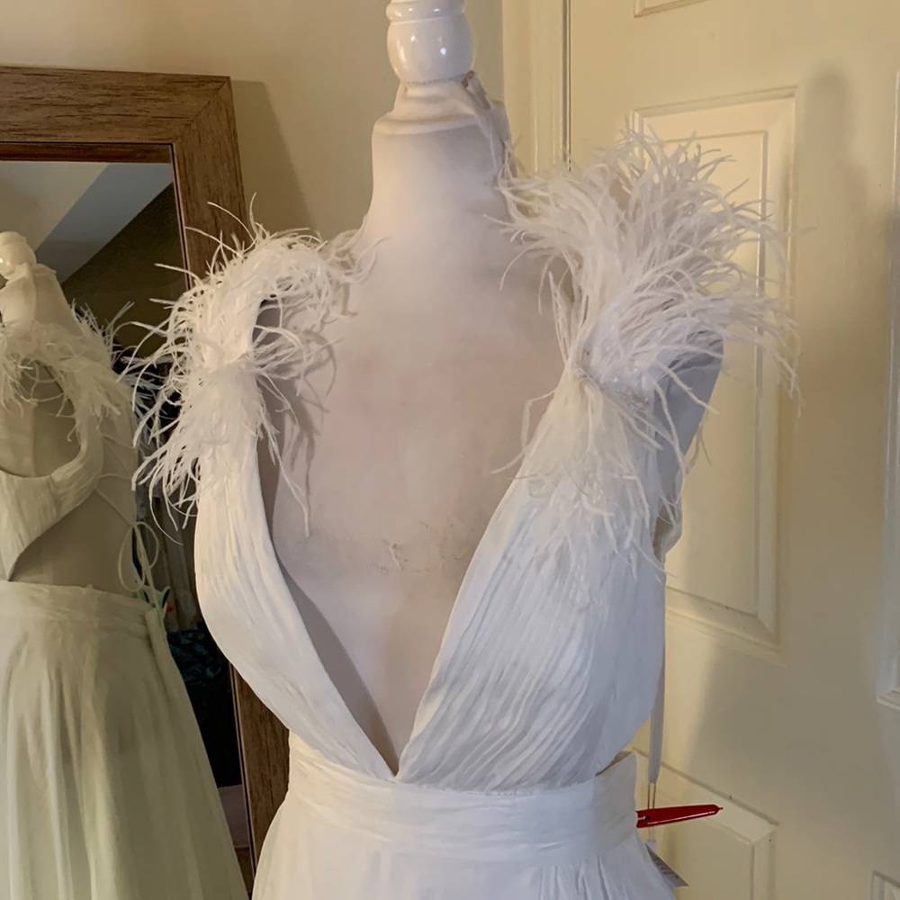 MAC DUGGAL
Plunge Ostrich Feather A Line Gown - Picture 5 of 16